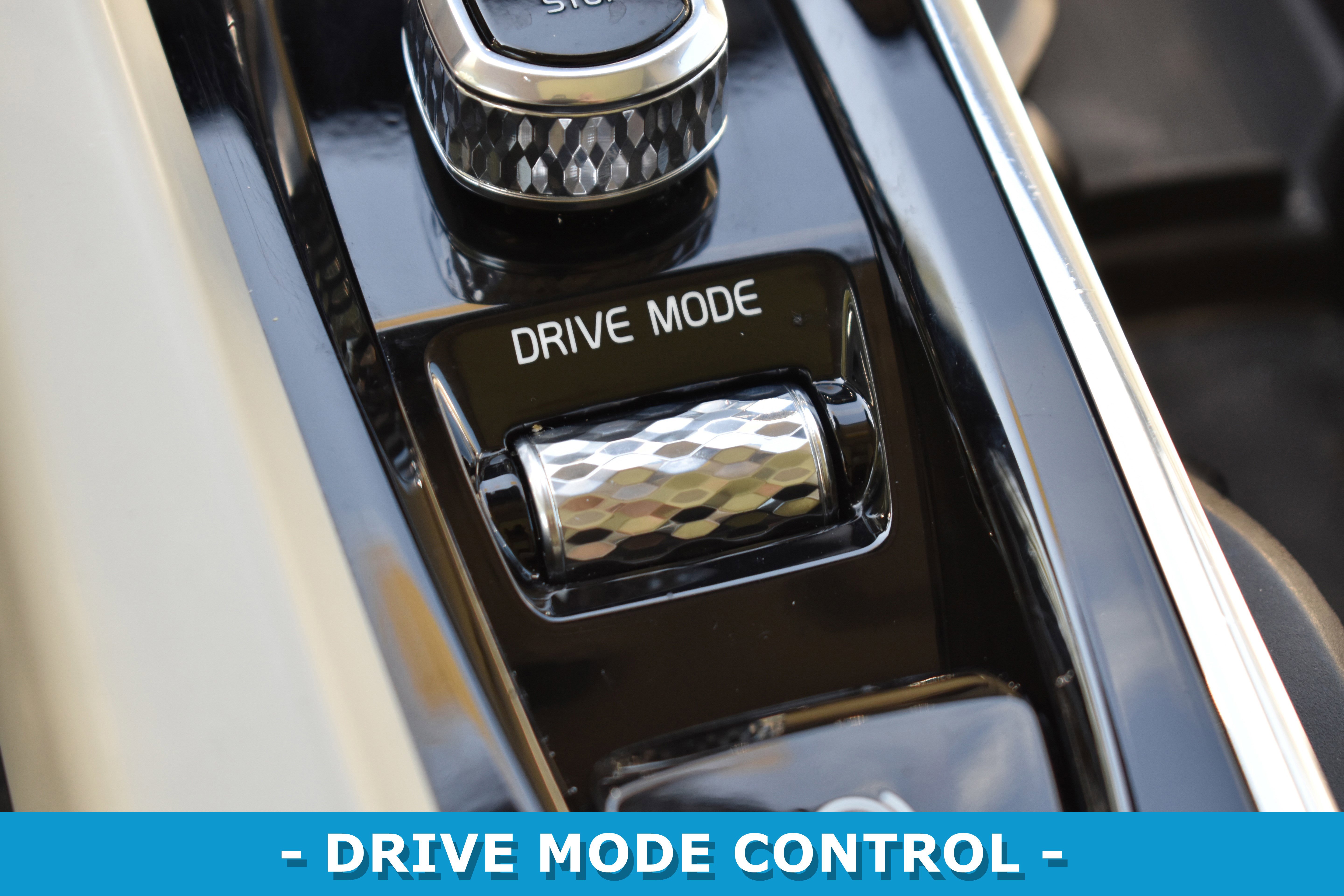 Used 2019 Volvo XC60 T8 Momentum w/ Advanced Package image 18