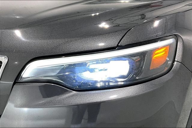 Used 2019 Jeep Cherokee Latitude Plus w/ Cold Weather Group AWD/4WD image 39