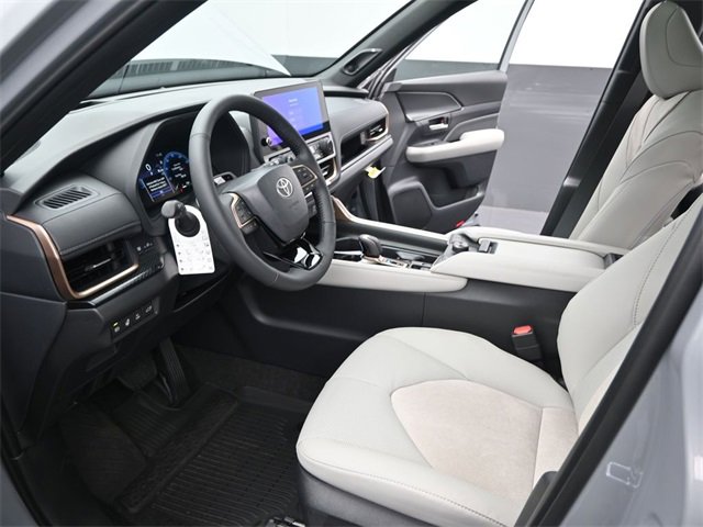 New 2026 Toyota Grand Highlander AWD Hybrid image 4