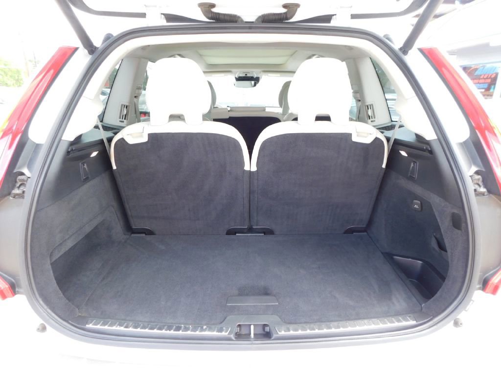 Used 2020 Volvo XC90 T5 Momentum w/ Protection Package Premier image 17