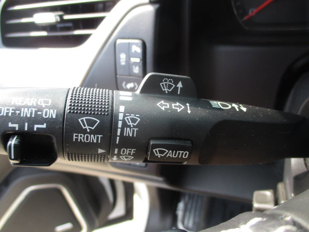 Used 2015 GMC Yukon SLT w/ Open Road Package image 24