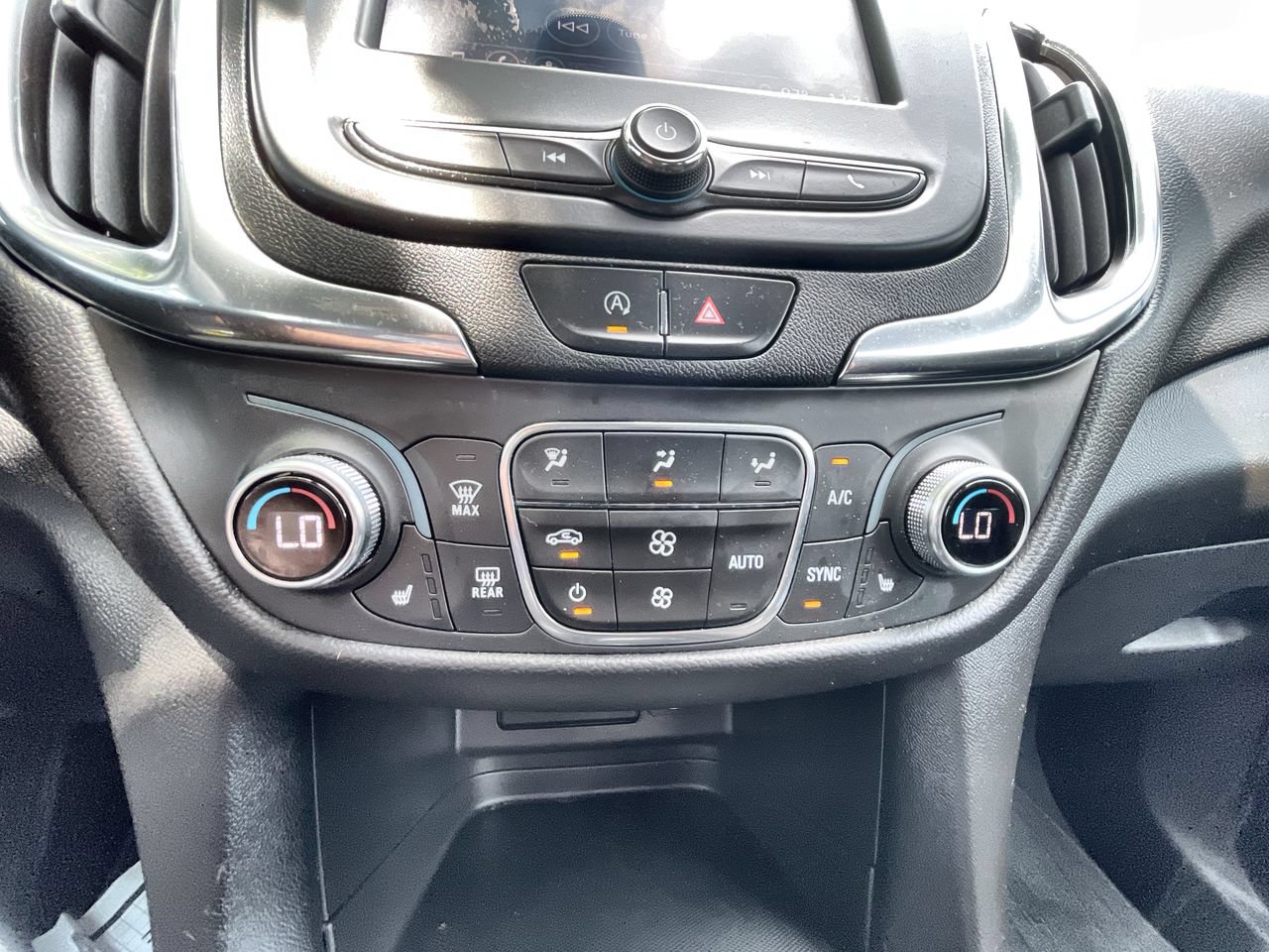 Used 2023 Chevrolet Equinox LT FWD image 18