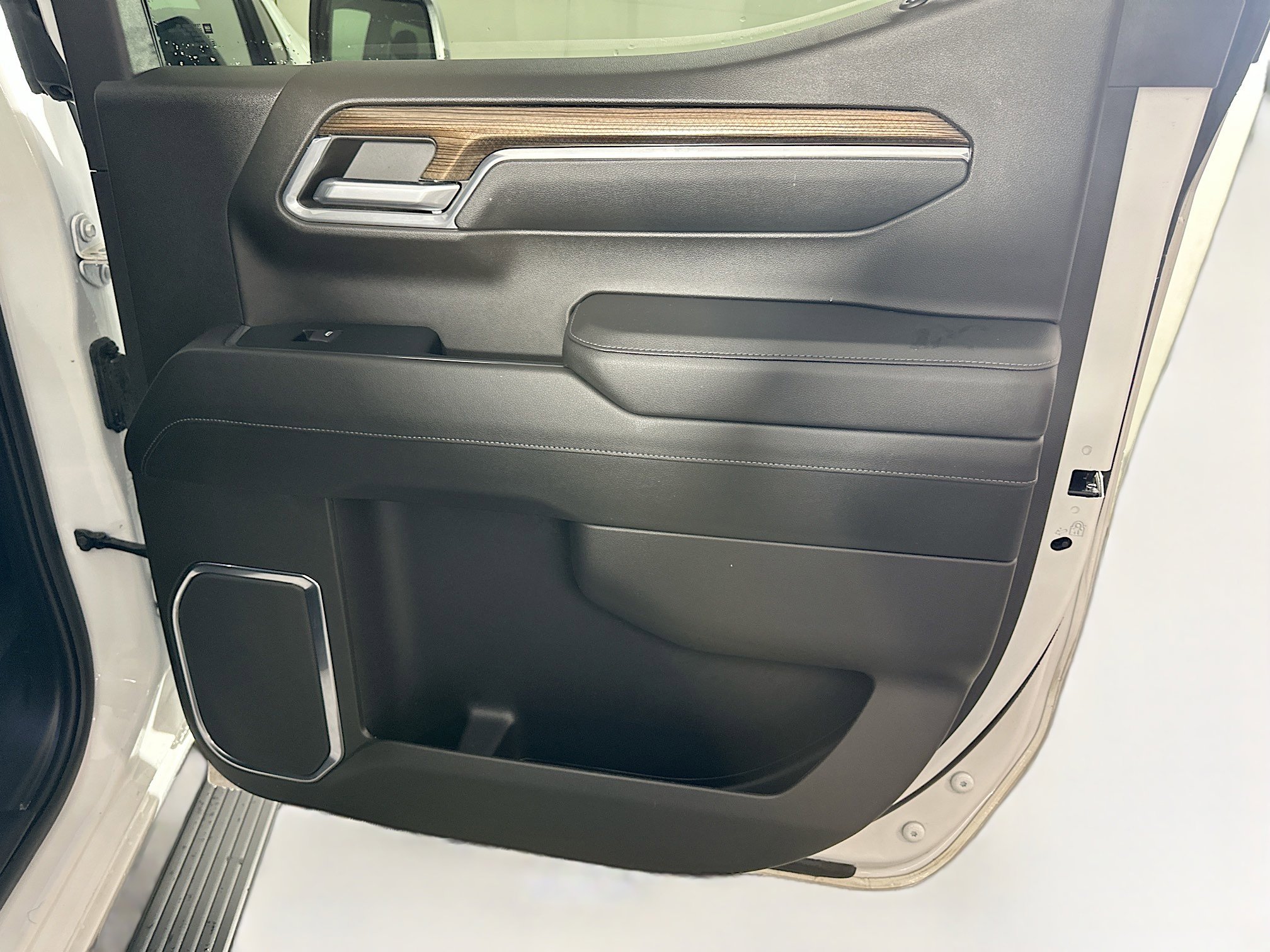 Used 2024 Chevrolet Silverado 1500 LT image 28