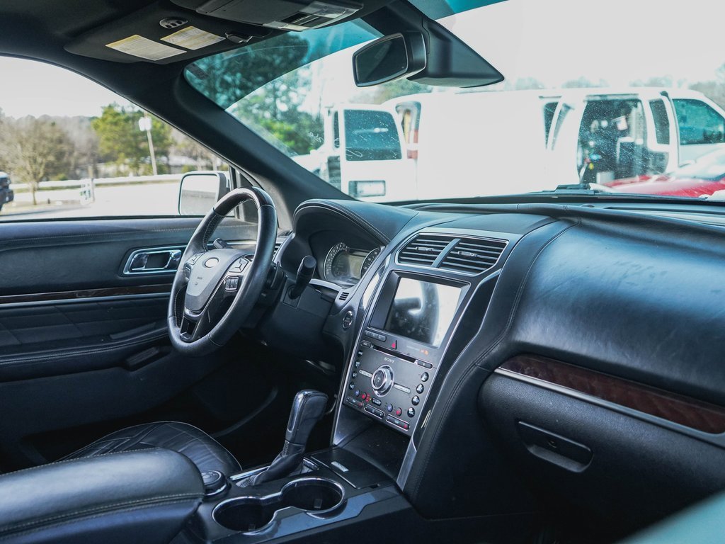 Used 2017 Ford Explorer Platinum image 10