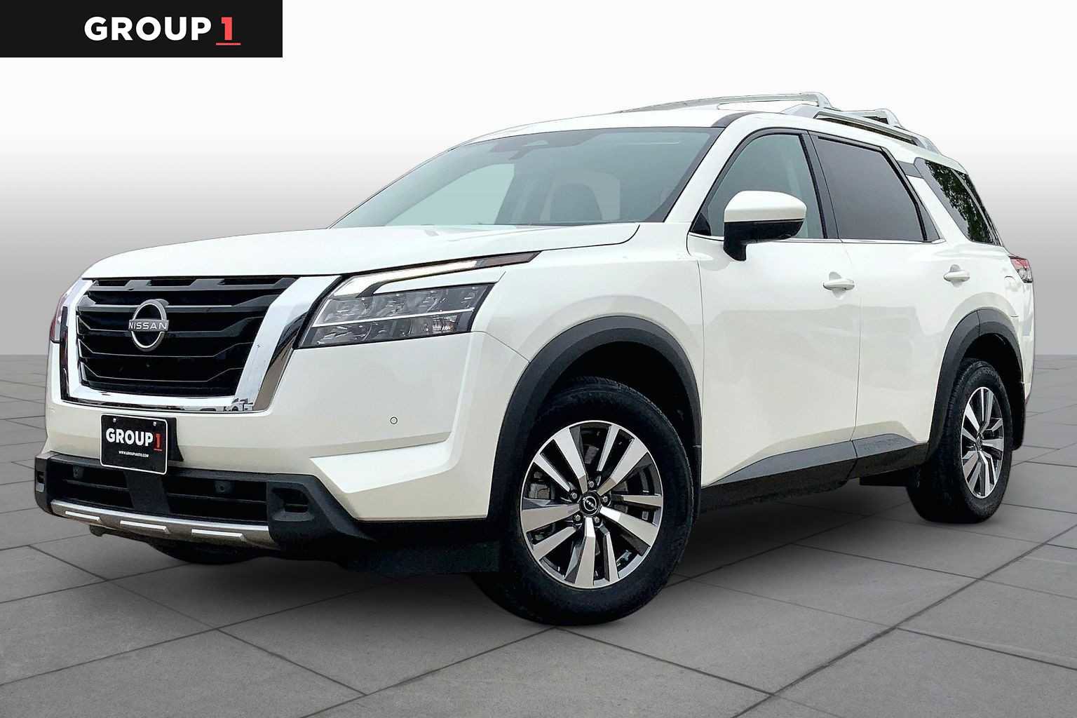 Used 2024 Nissan Pathfinder SL FWD image 1