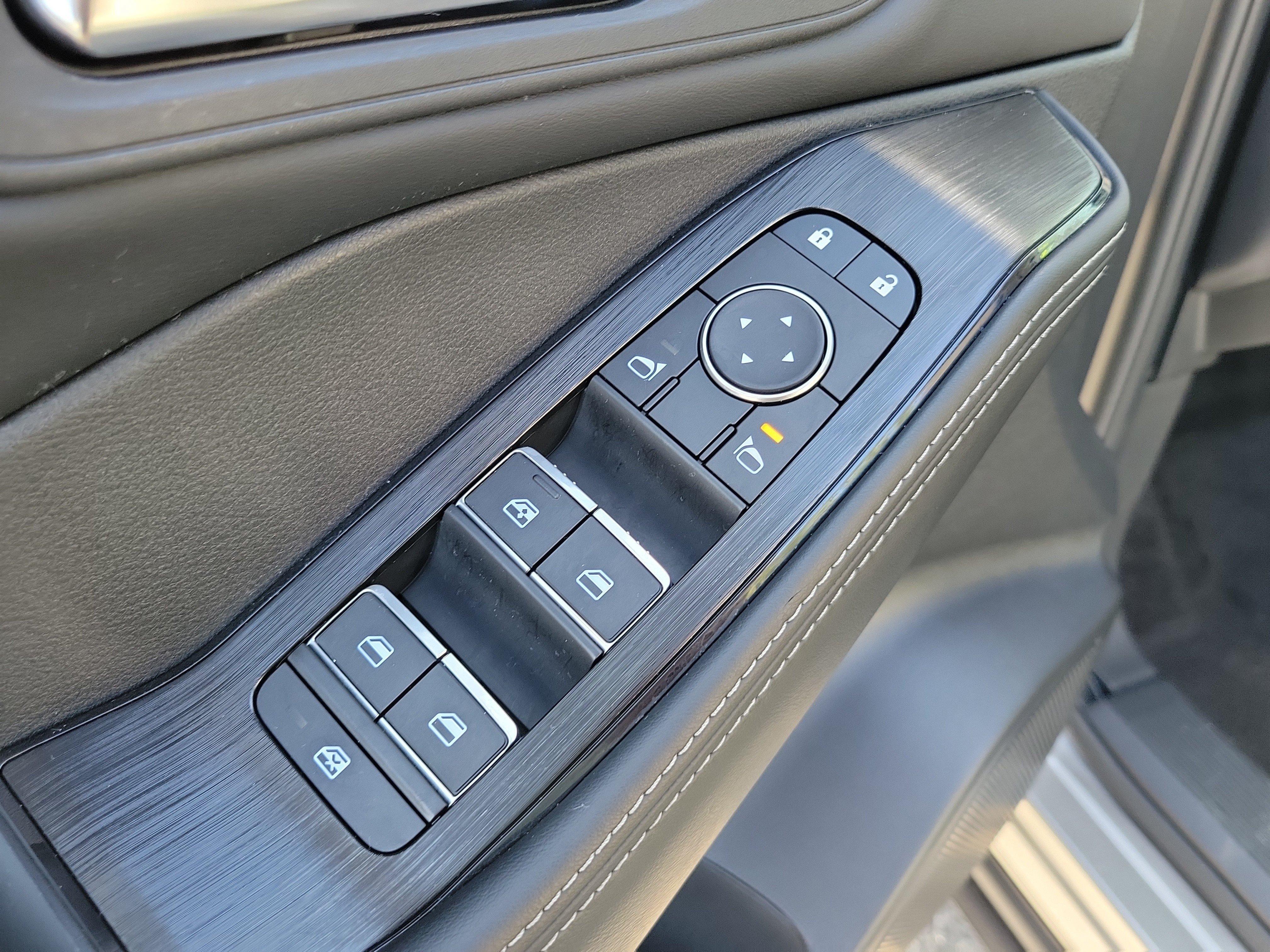 Certified 2025 Nissan Rogue SL FWD image 18