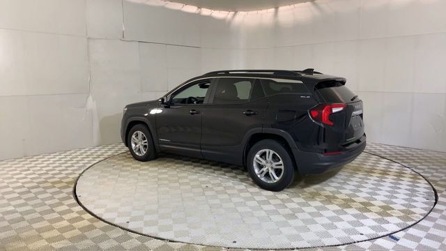 Used 2023 GMC Terrain SLE w/ Driver Convenience Package image 6