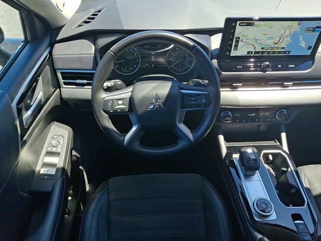 Used 2025 Mitsubishi Outlander SE AWD/4WD image 12