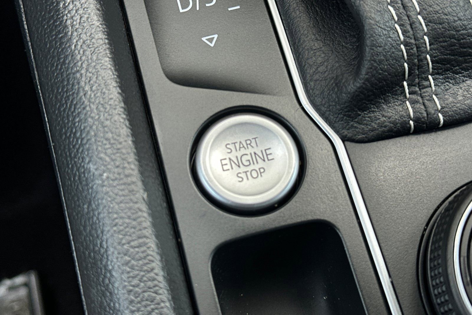 Certified 2023 Volkswagen Atlas Cross Sport SEL R-Line image 22