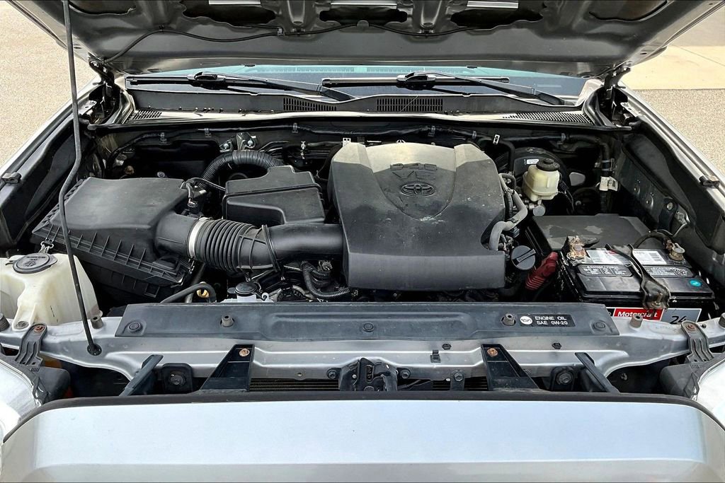 Used 2016 Toyota Tacoma TRD Sport image 31