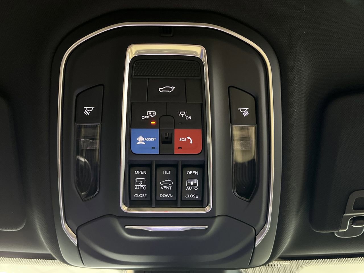 New 2025 Jeep Grand Cherokee Limited w/ Luxury Tech Group II image 16