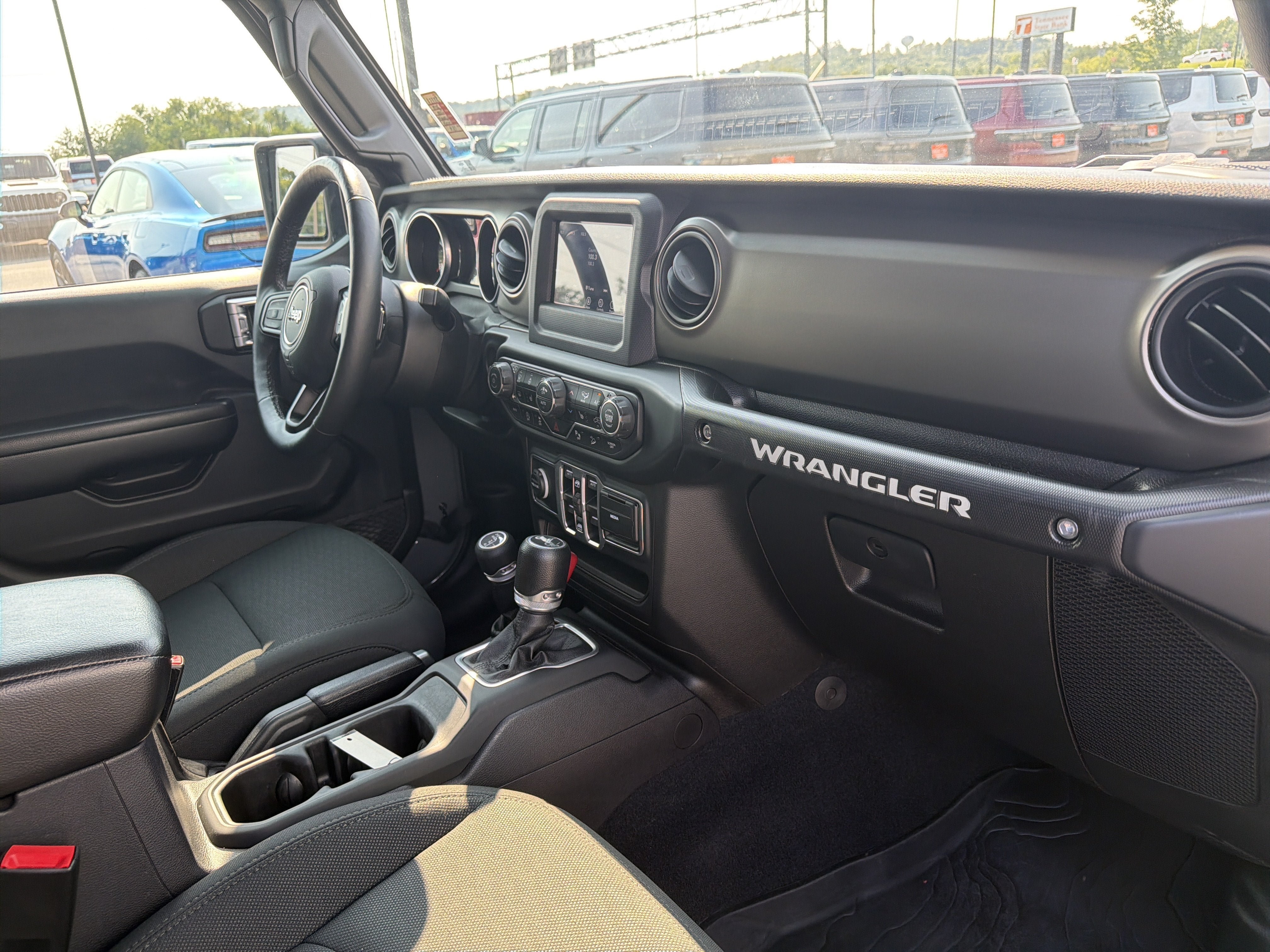 Used 2018 Jeep Wrangler Unlimited Sport S AWD/4WD image 8
