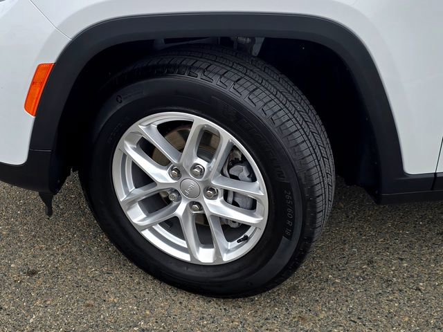 Certified 2025 Jeep Grand Cherokee Laredo X image 31