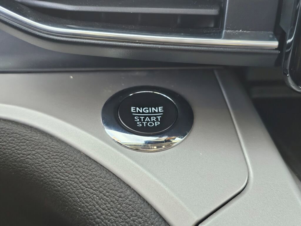 Certified 2023 Ford Explorer XLT w/ Equipment Group 202A image 34