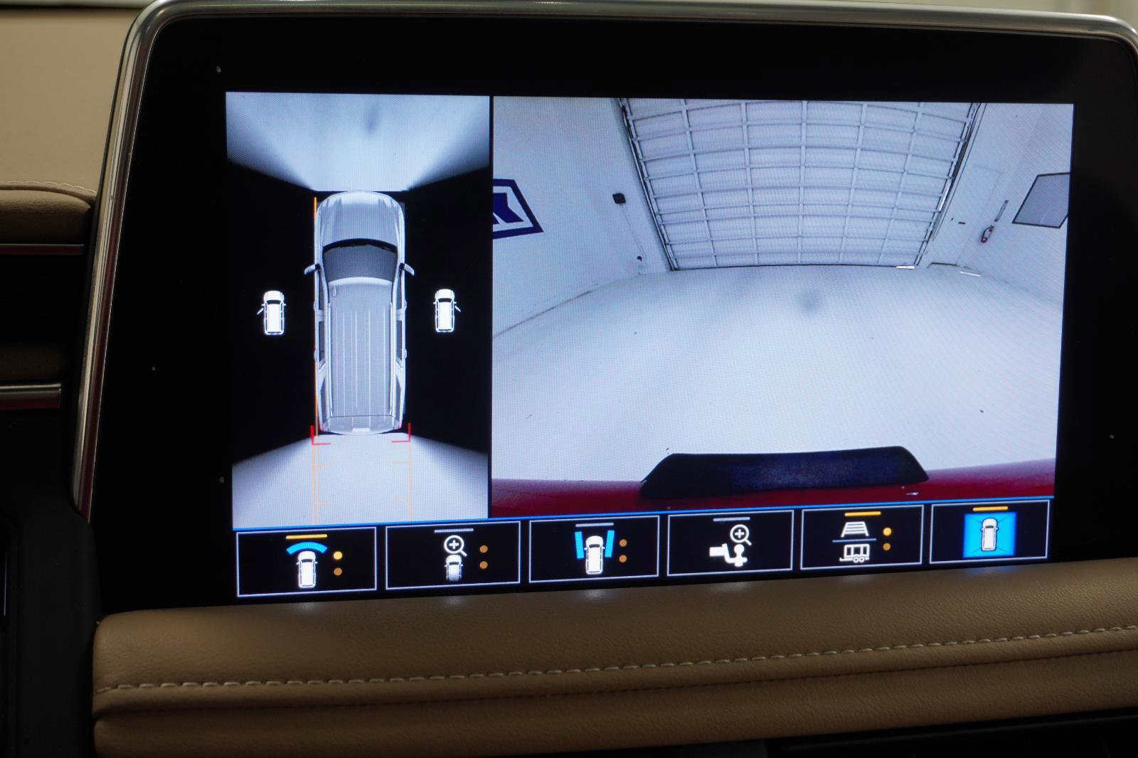 Used 2021 Chevrolet Suburban Premier w/ Premium Package image 31