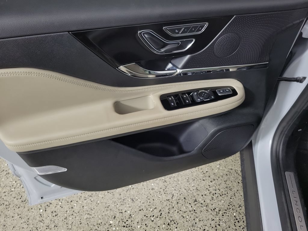 Certified 2025 Lincoln Corsair Grand Touring AWD/4WD image 21