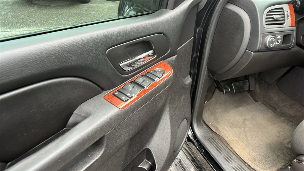 Used 2014 Chevrolet Suburban LS image 12