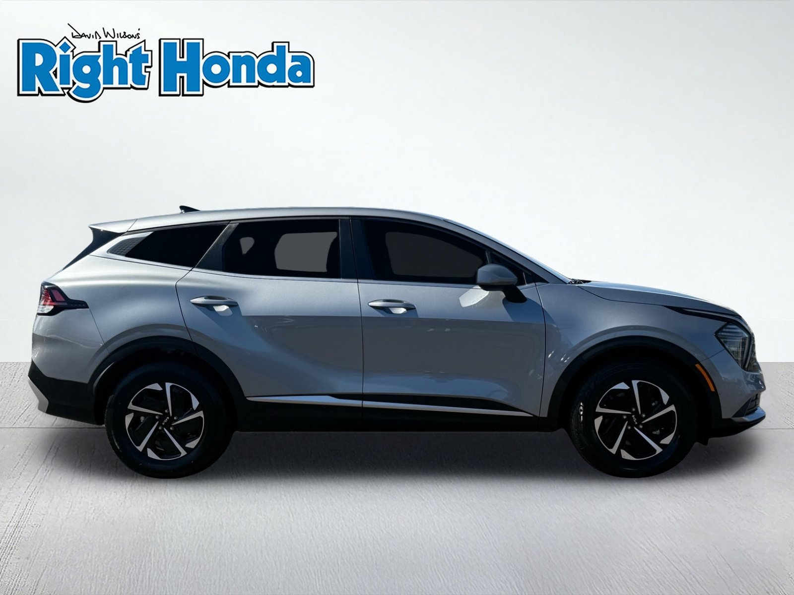Used 2025 Kia Sportage LX FWD image 9