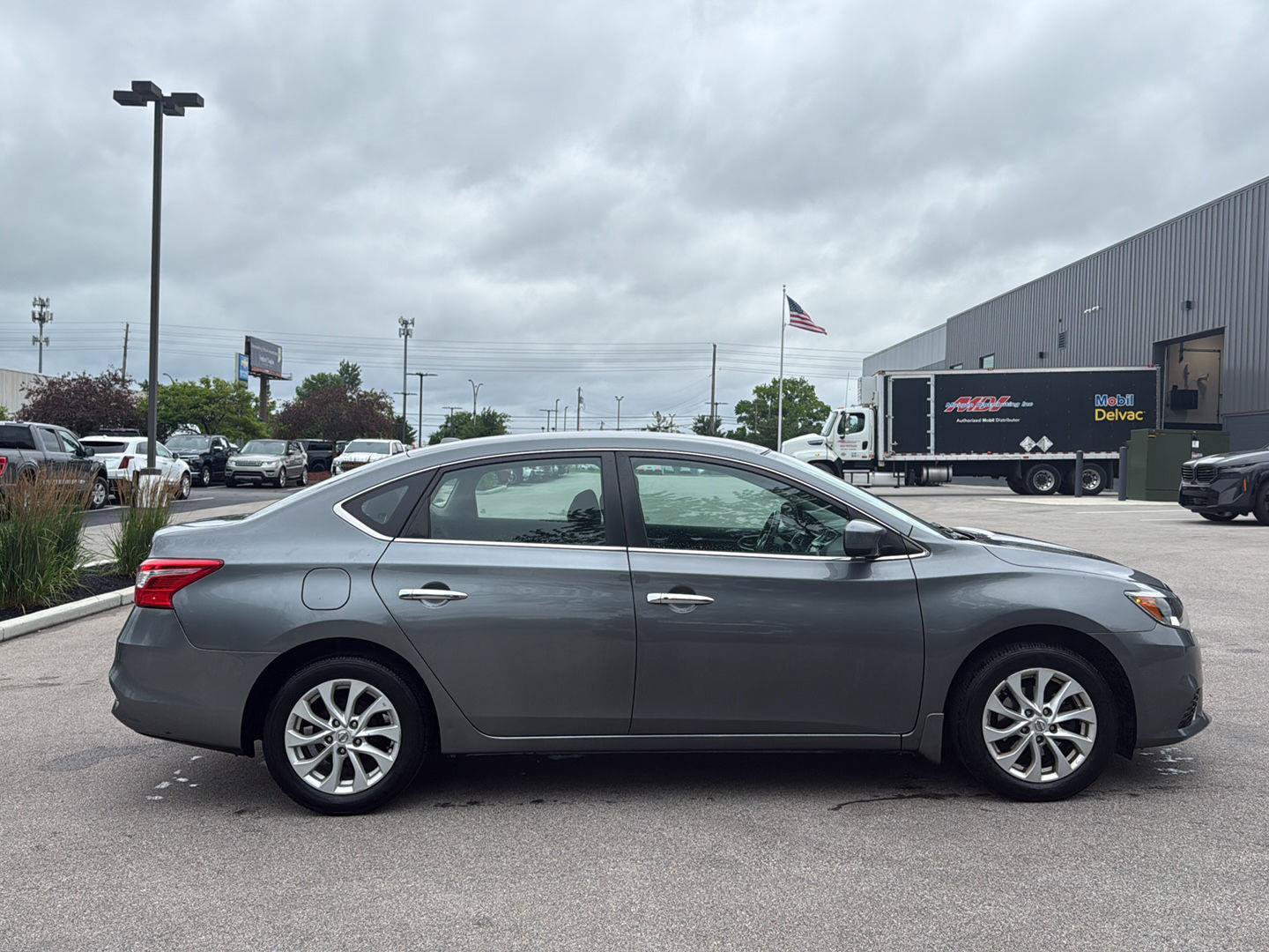 Used 2019 Nissan Sentra SV FWD image 2