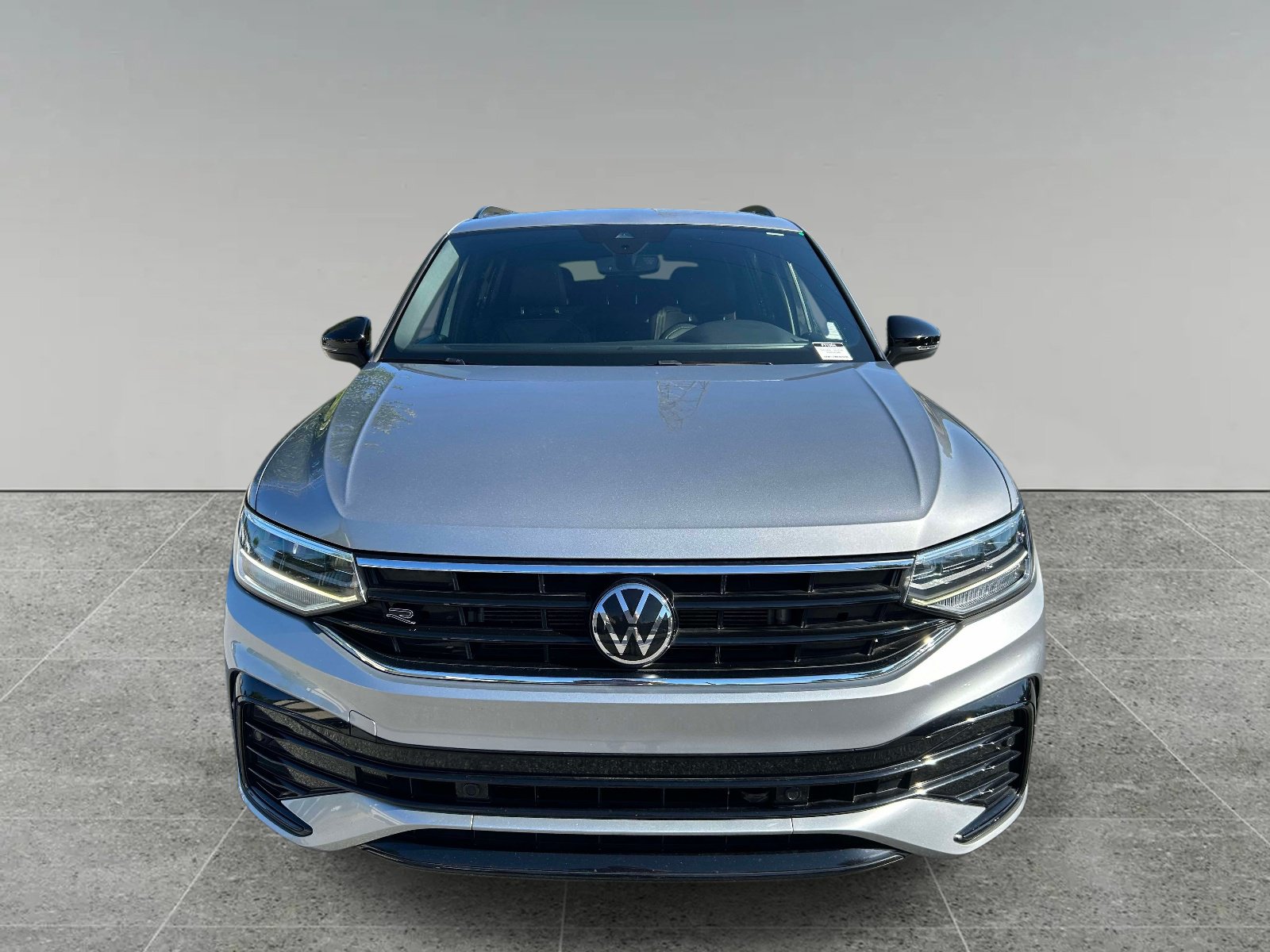 Used 2023 Volkswagen Tiguan SE R-Line FWD image 8