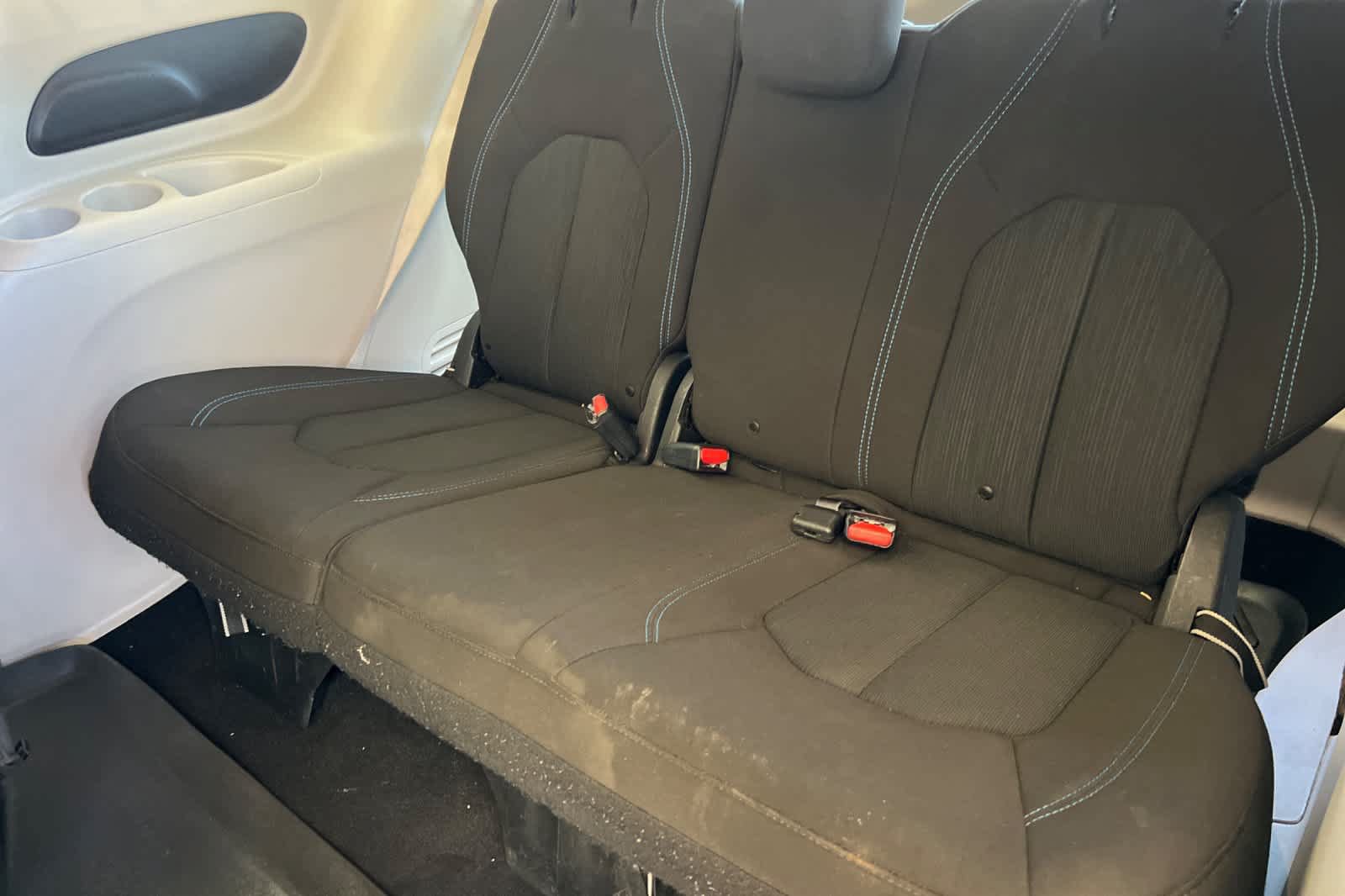 Used 2021 Chrysler Pacifica Touring w/ Uconnect Theater Family Group FWD image 17