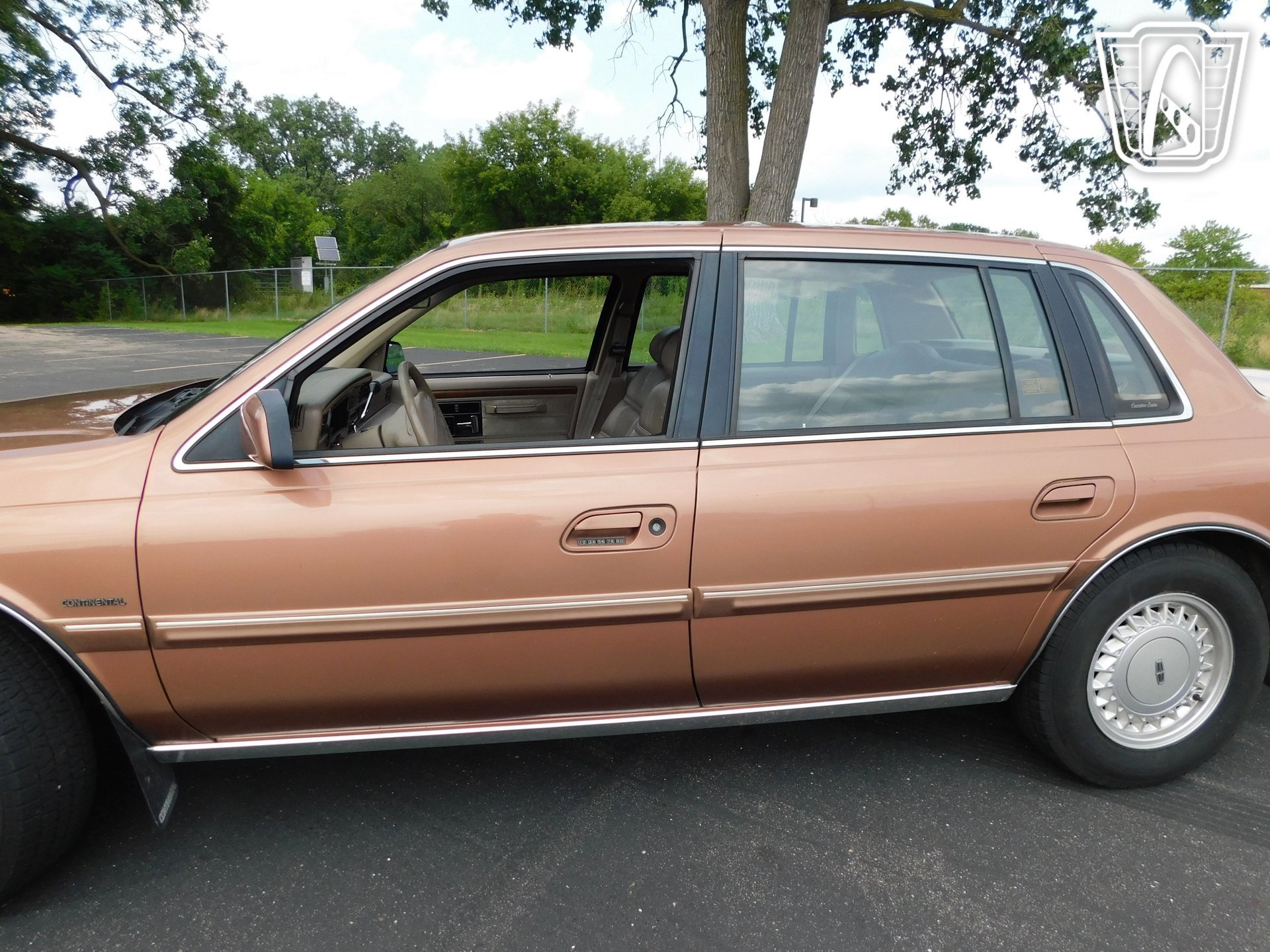 Used 1992 Lincoln Continental Executive FWD image 29
