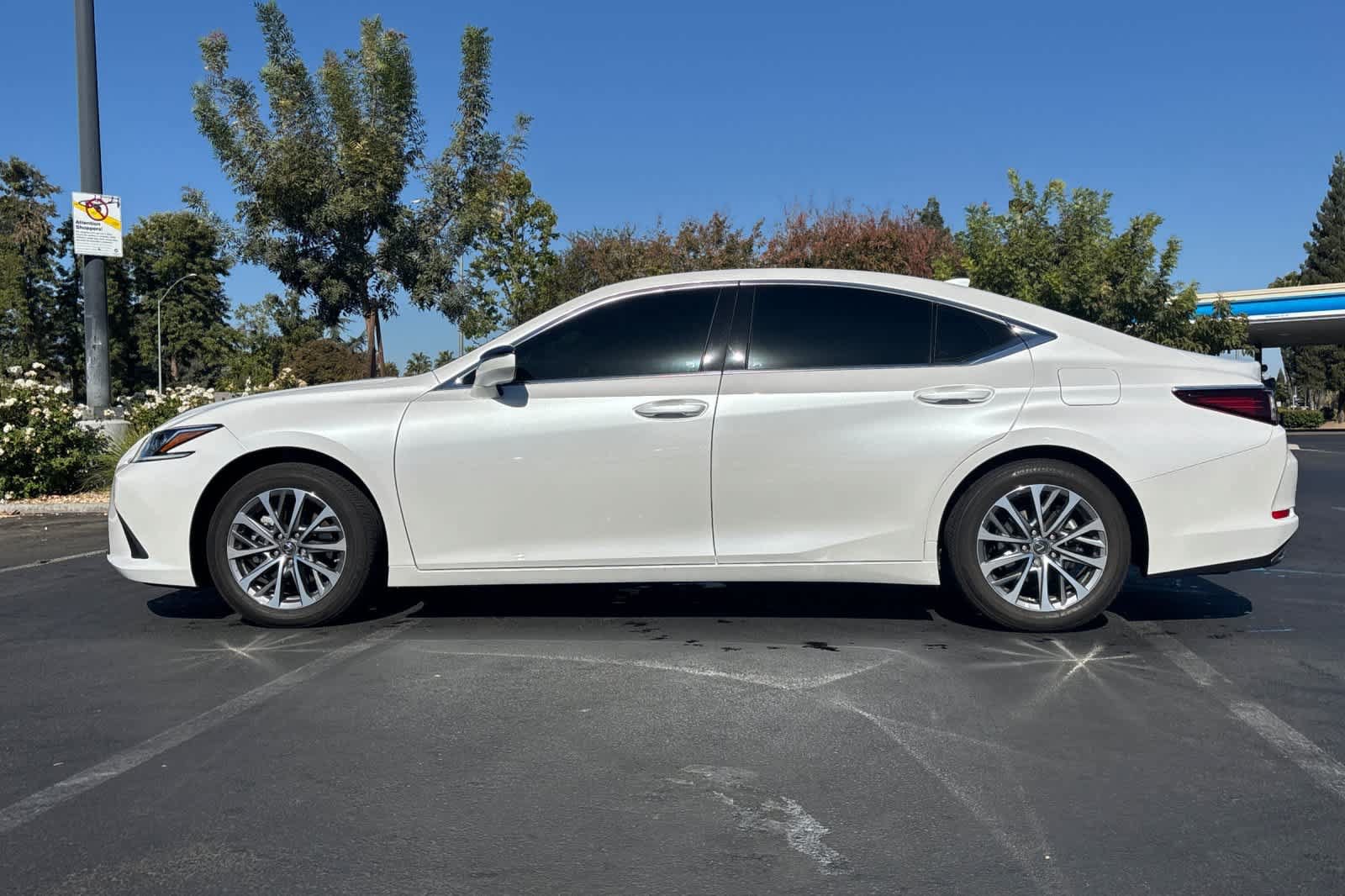 Used 2025 Lexus ES 350 w/ Accessory Package (Z2) FWD image 5