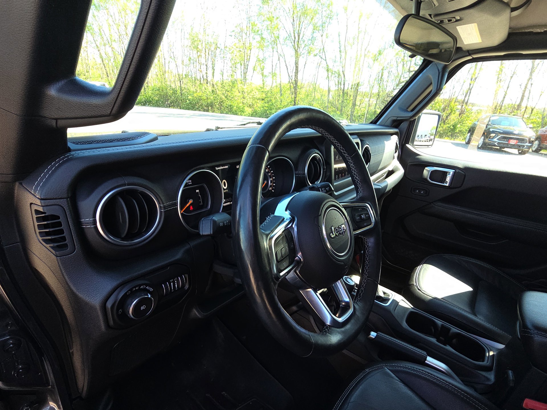 Used 2018 Jeep Wrangler Unlimited Sahara w/ Cold Weather Group image 14