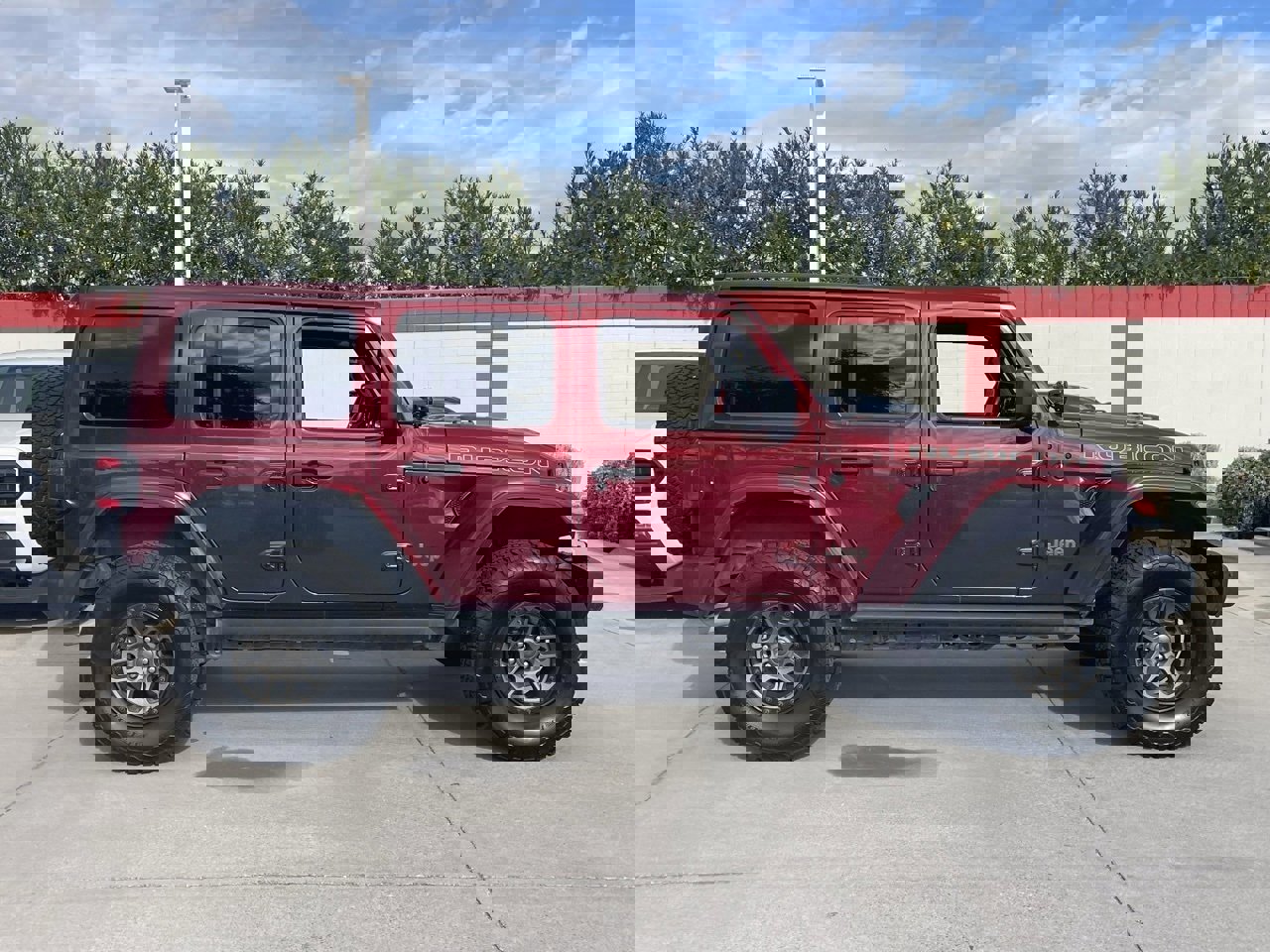 Used 2022 Jeep Wrangler Unlimited Rubicon w/ Xtreme Recon 35" Tire Package image 3