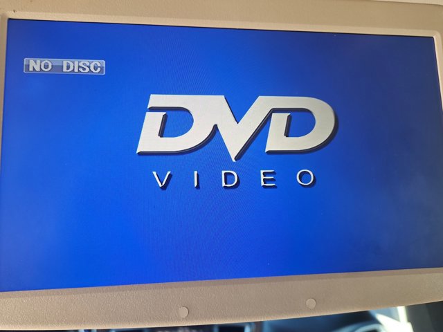 Used 2018 Chrysler Pacifica Touring Plus w/ Tire & Wheel Group image 17