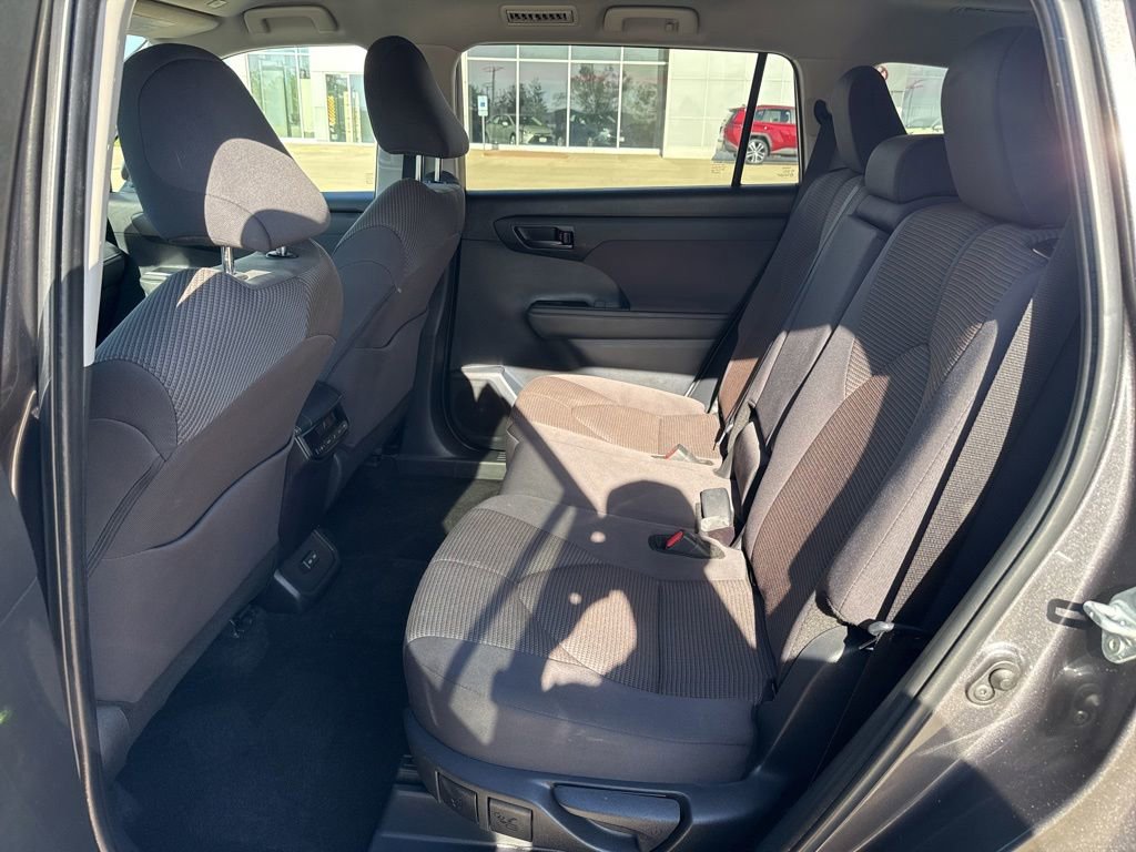 Certified 2024 Toyota Highlander LE AWD/4WD image 9