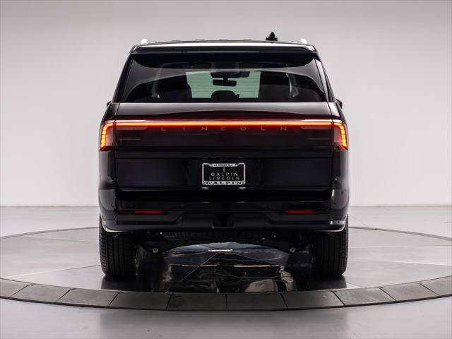 New 2026 Lincoln Navigator Premiere AWD/4WD image 4