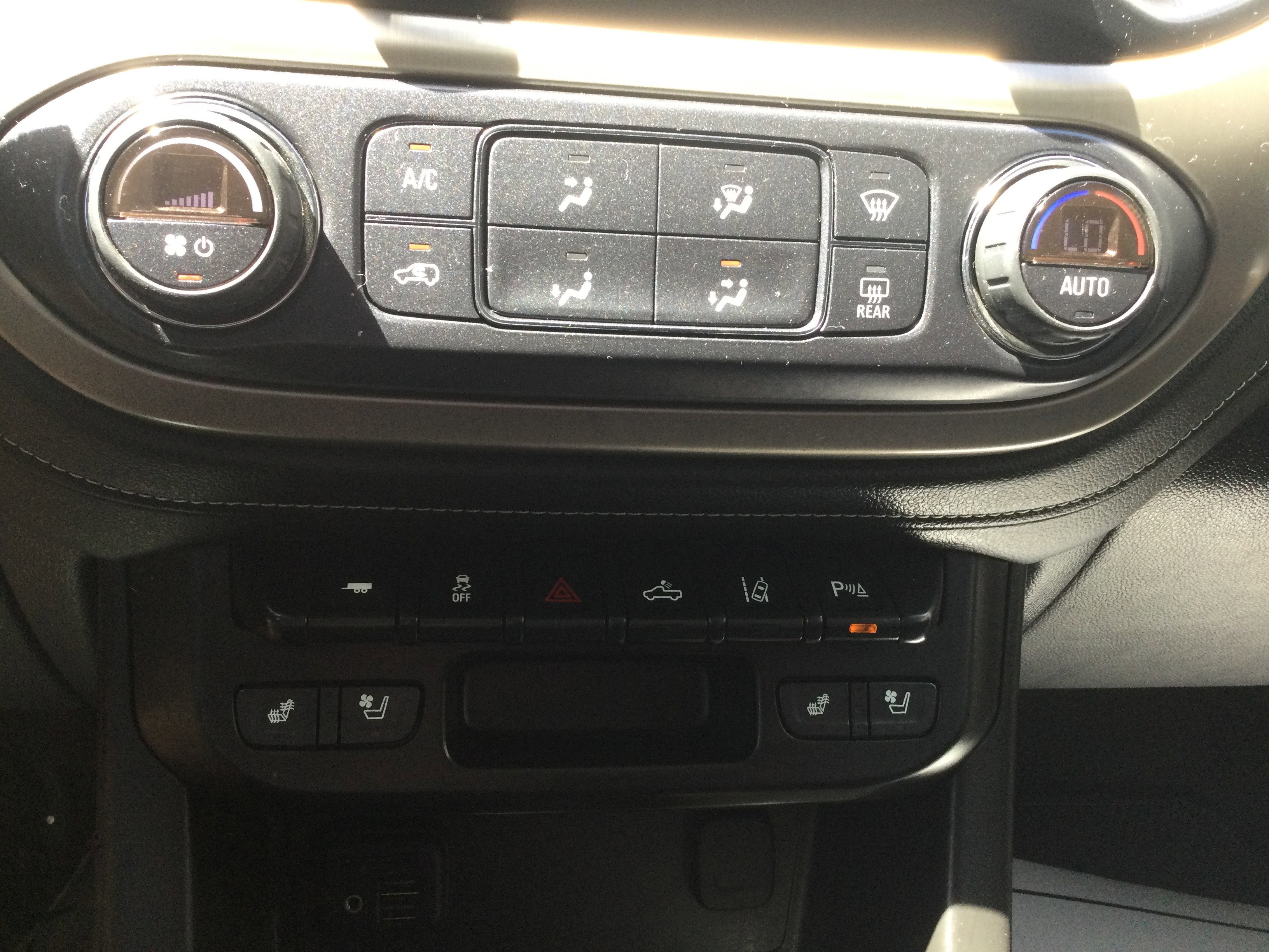 Used 2022 GMC Canyon Denali image 12