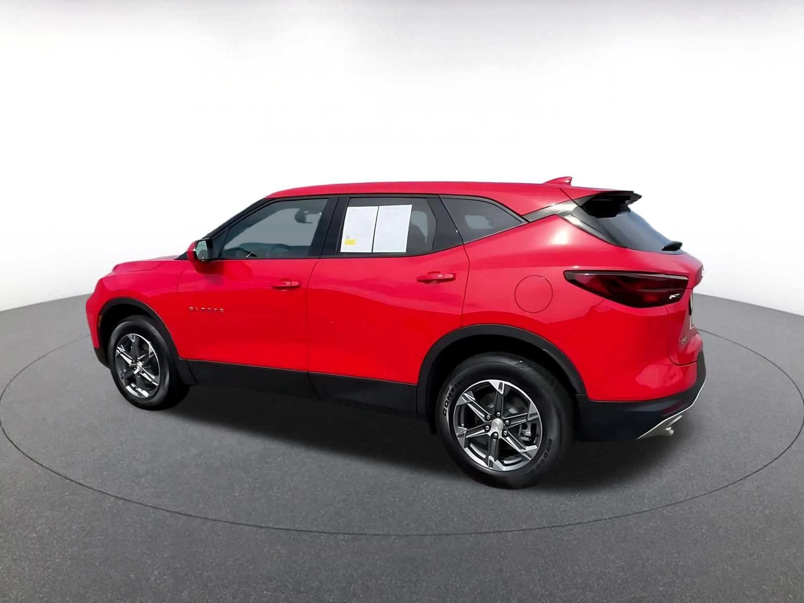 Used 2026 Chevrolet Blazer LT FWD image 9