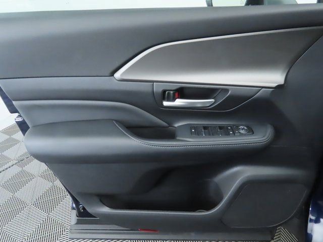 Used 2025 Toyota Grand Highlander FWD image 24