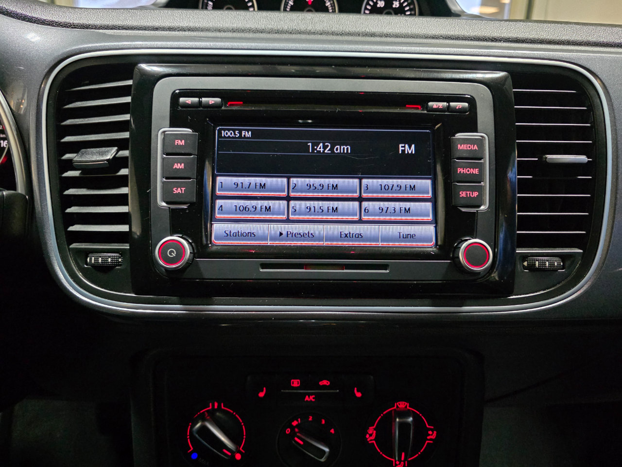 Used 2013 Volkswagen Beetle TDI image 33