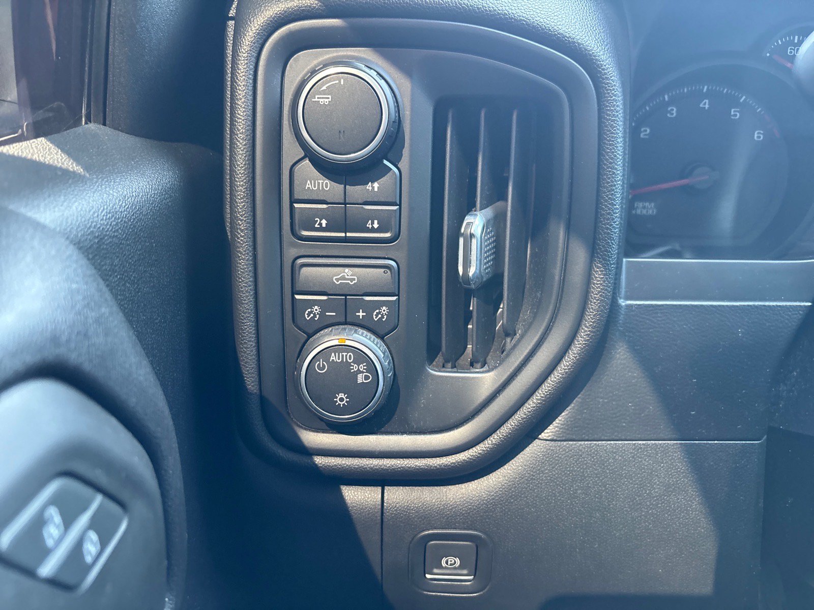Used 2019 Chevrolet Silverado 1500 Custom Trail Boss w/ Custom Convenience Package AWD/4WD image 23