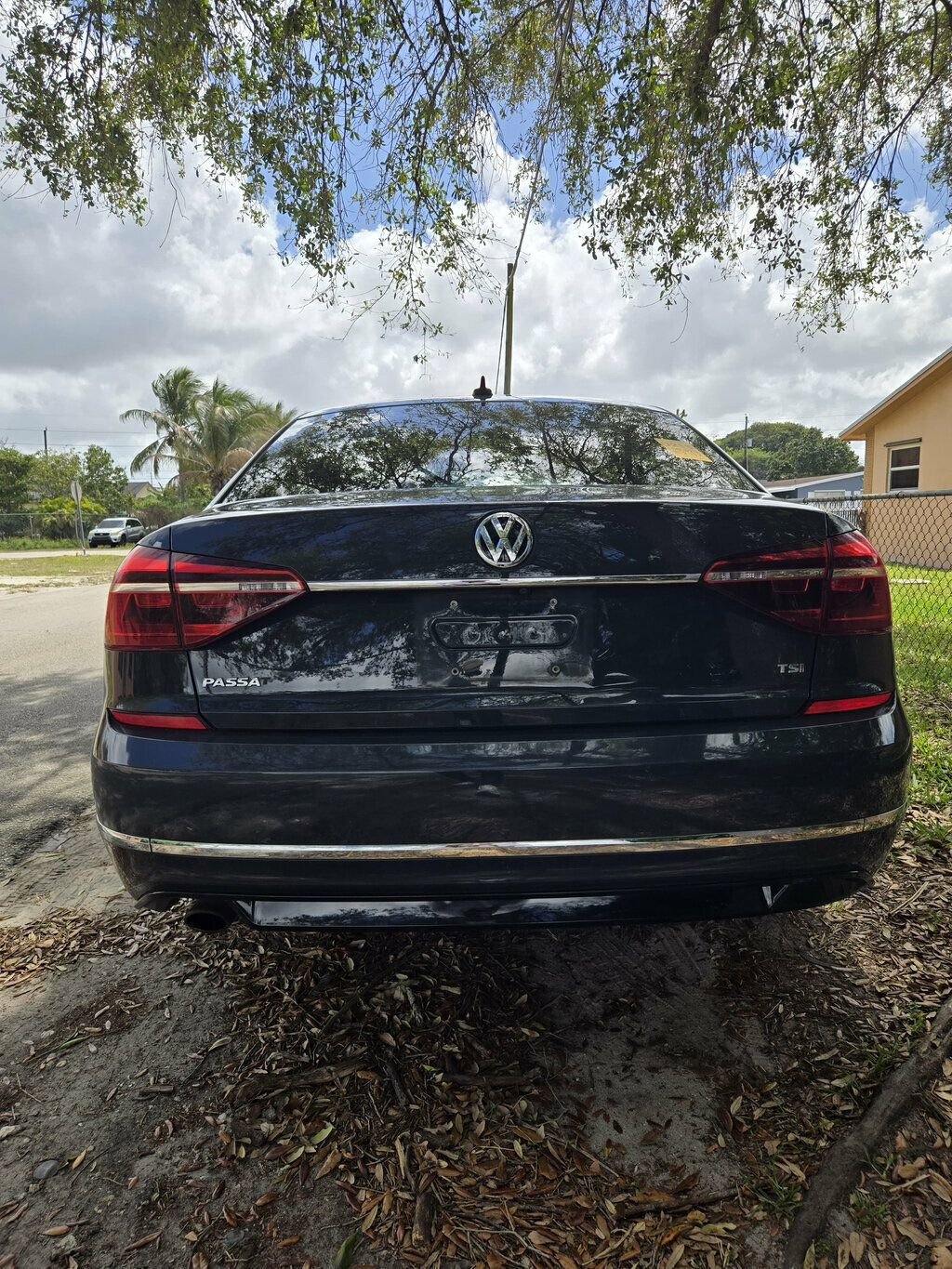 Used 2017 Volkswagen Passat 1.8T R-Line image 11