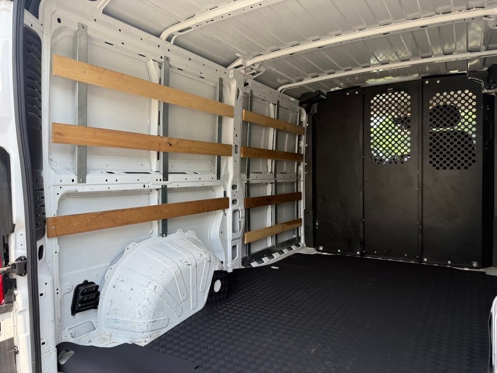 Used 2025 RAM ProMaster 2500 w/ U-Haul Equipment Group FWD image 30