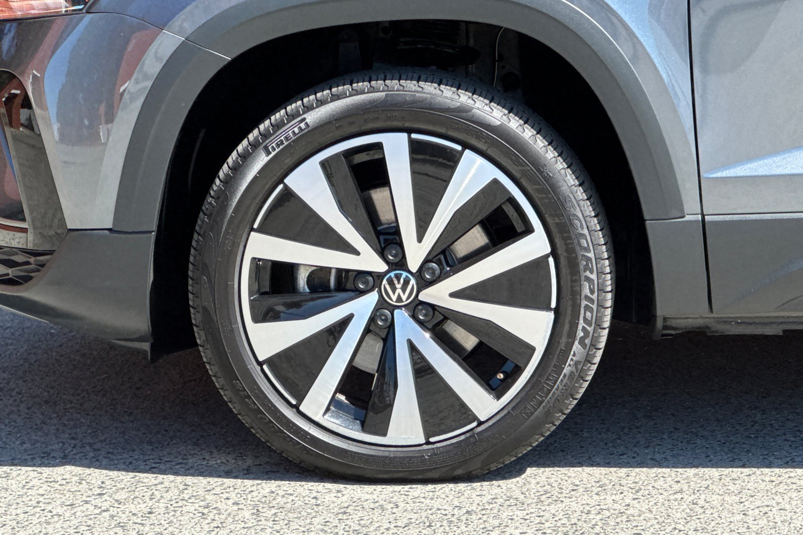 Used 2024 Volkswagen Taos SE w/ Panoramic Sunroof Package FWD image 35