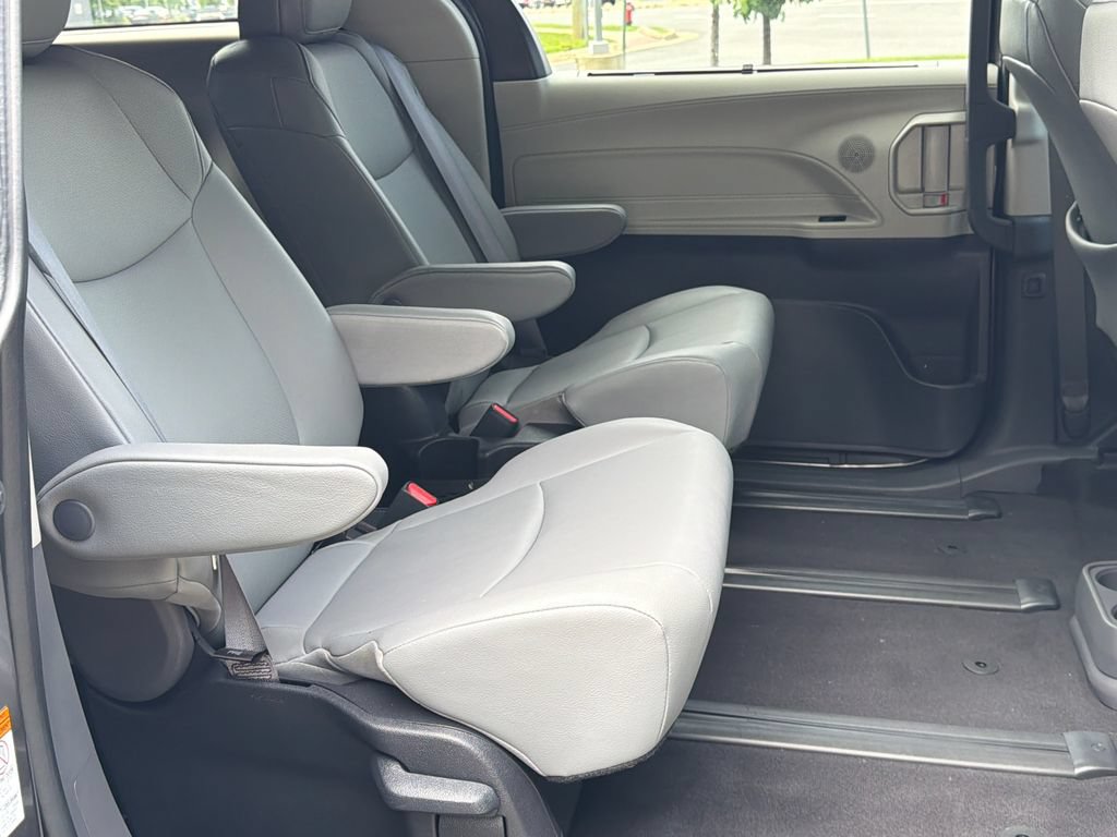 Used 2023 Toyota Sienna XLE AWD/4WD image 14