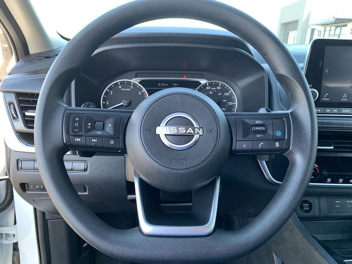 Used 2024 Nissan Rogue SV AWD/4WD image 17