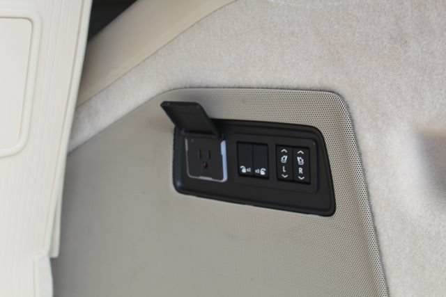 Used 2024 Cadillac Escalade Premium Luxury w/ Performance Package AWD/4WD image 6