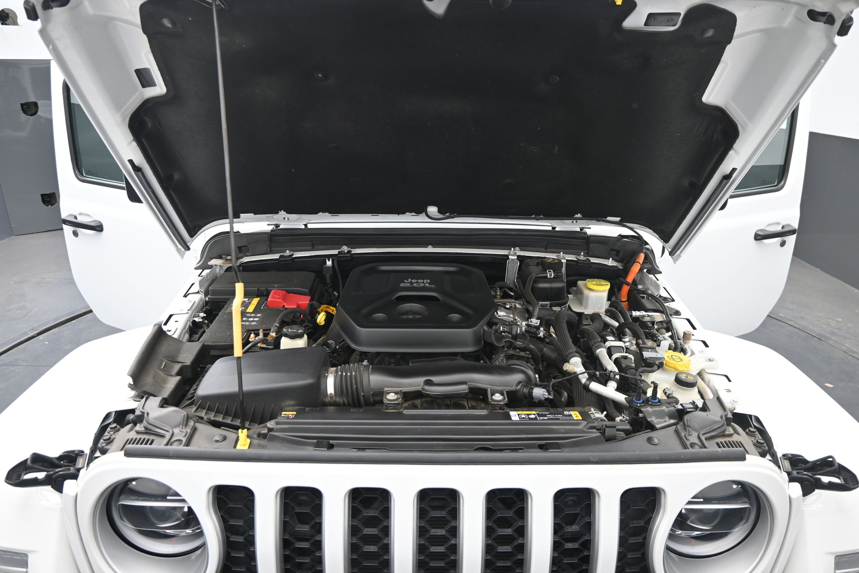 Used 2022 Jeep Wrangler Unlimited Sahara w/ Cold Weather Group AWD/4WD image 22
