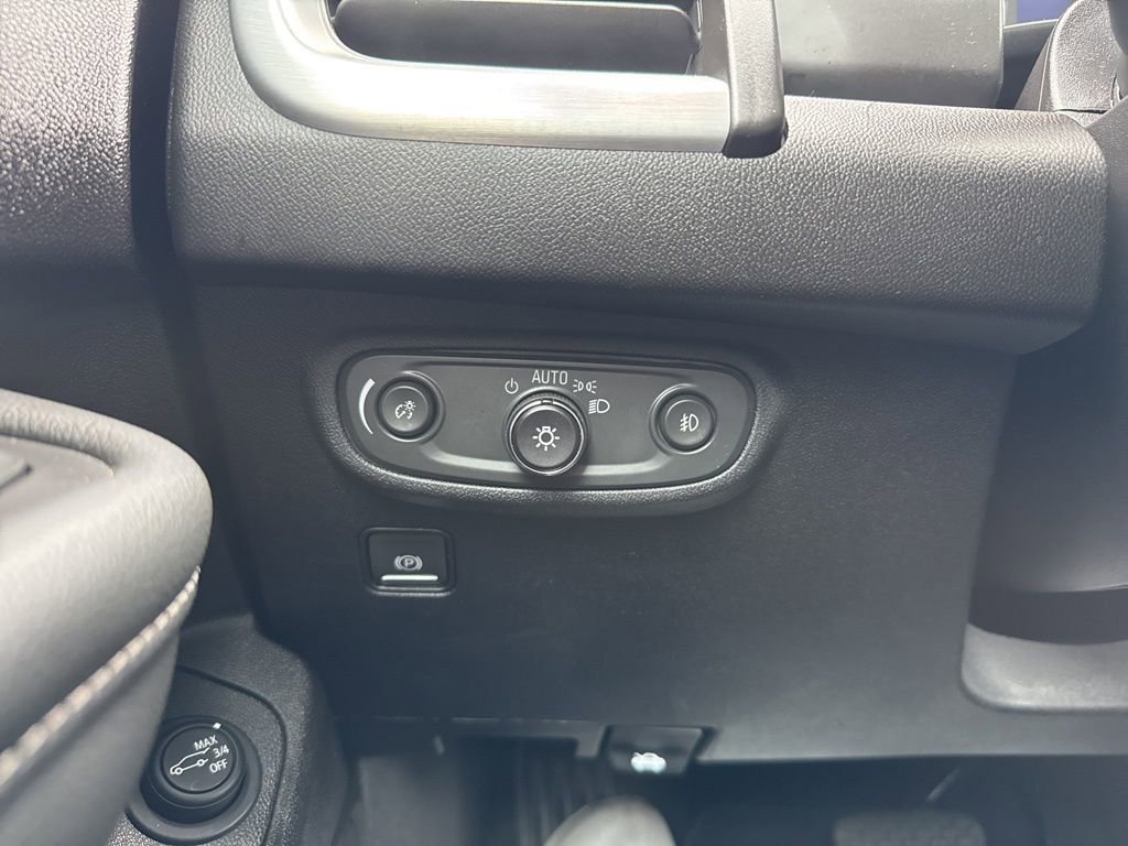 Used 2024 GMC Terrain SLT image 24