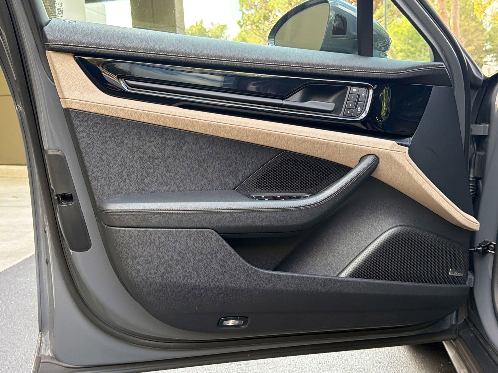 Used 2025 Porsche Panamera image 13