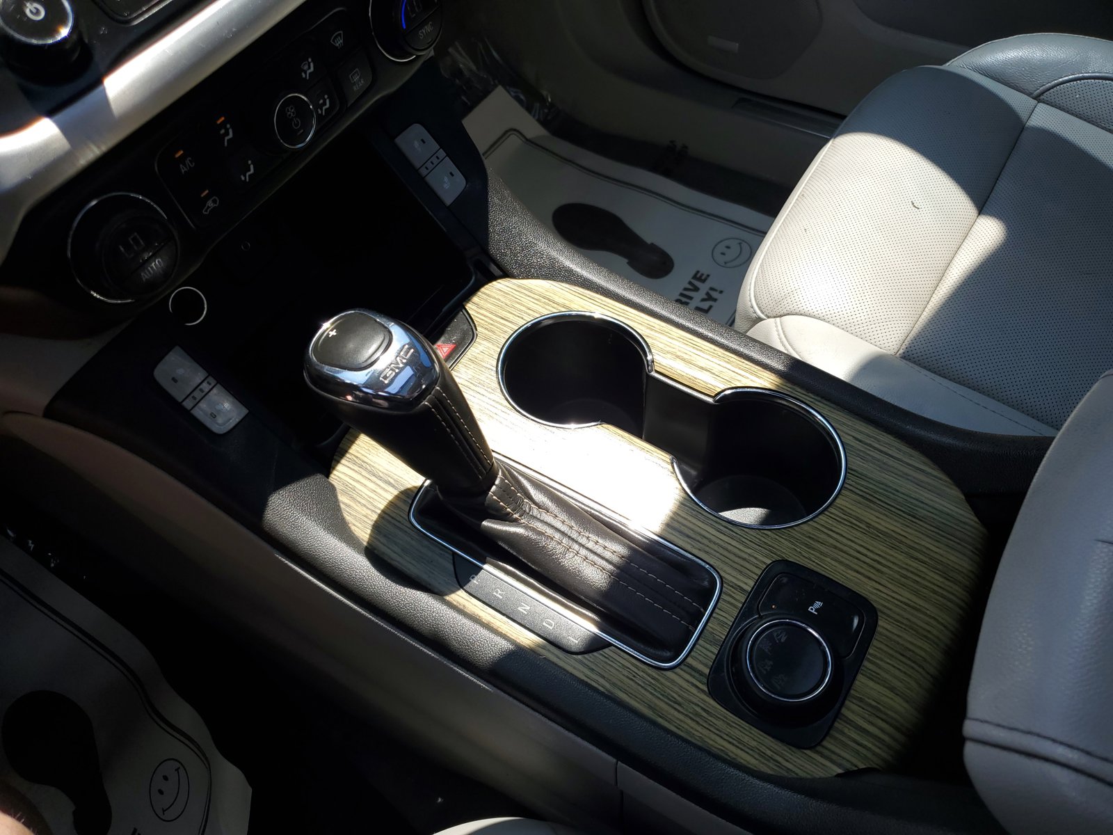 Used 2019 GMC Acadia SLT image 31