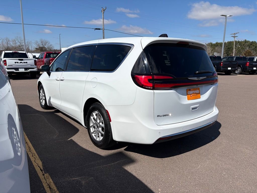 Certified 2023 Chrysler Pacifica Touring-L FWD image 3