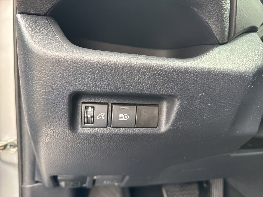 Used 2020 Toyota RAV4 XLE image 18