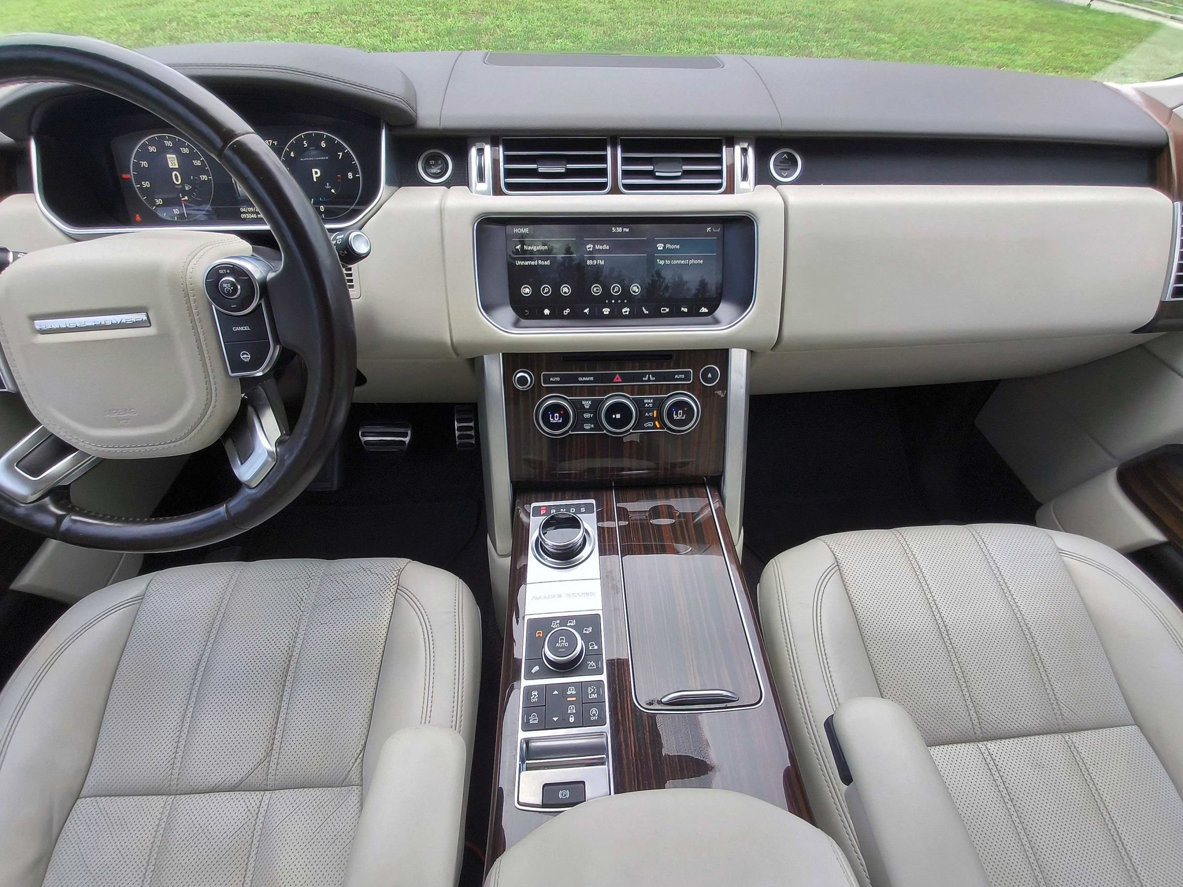 Used 2017 Land Rover Range Rover Supercharged AWD/4WD image 27